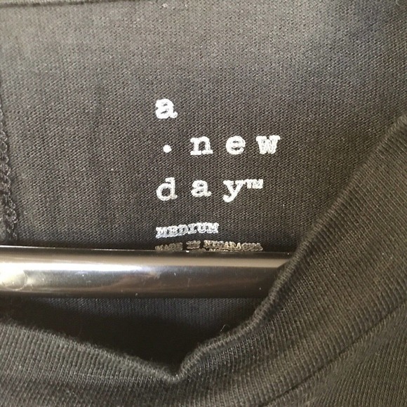 A New Day T Shirt SzM Boxy Black Short Sleeves Cropped NWOT - Picture 6 of 9